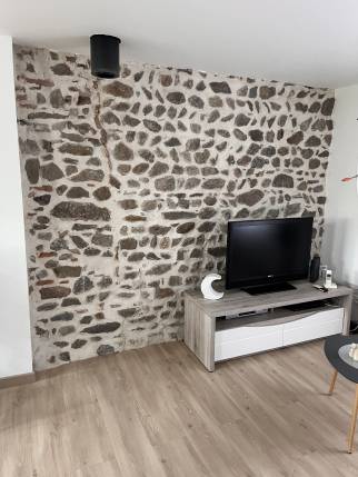 Rénovation énergétique de maison avec installation d'un poêle à bois - Glun 07300