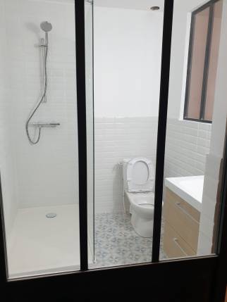 Matériaux de salle de bain faciles à entretenir