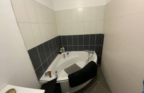 rénovation d'une baignoire dans une salle de bain La Maison Des Travaux Ales