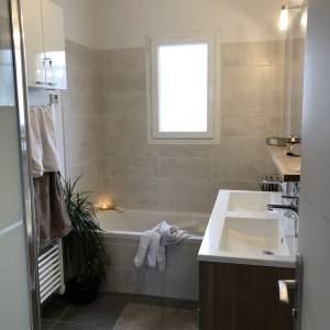 Aménagement salle de bain d'une maison neuve - Aurore Rothon-Gasc - La Maison Des Architectes