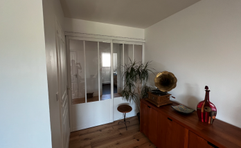 Pose d'une verrière blanche dans un appartement nantais