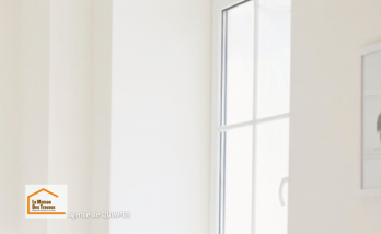 Préparation d'une rénovation de murs et plafond près de Pont-l'Abbé. Des supports soigneusement repris avant la mise en peinture pour garantir une finition durable et une chambre plus lumineuse dans le Finistère Sud.