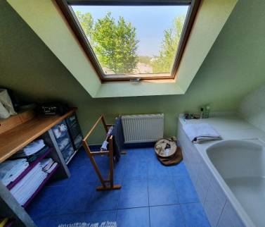 Avant la Rénovation : Salle de Bain Désuète à AméliorerSalle de bain (avant)