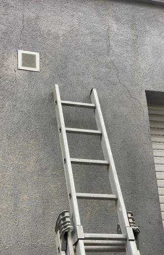 Pose de la grille de finition de la sortie VMC