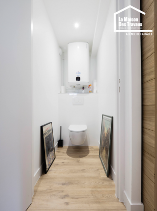 Toilette suspendu et chauffe eau extra plat