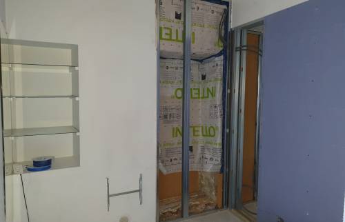 Reprise du doublage mural dans le cadre du réaménagement intérieur du local.