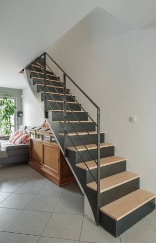 Surélévation à Vertou (44120) : un nouvel espace de vie en ossature bois - l'escalier