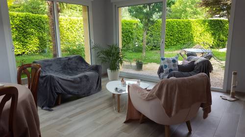 Salon lumineux aménagé dans un agrandissement de maison - Montauban 82000