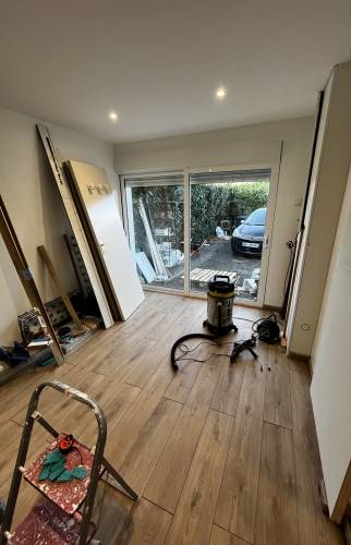 Salle de bain en cours de finition après les travaux de nos artisans terminés