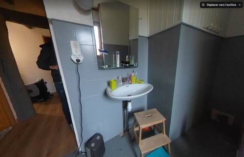 ancienne salle de bain à rénover