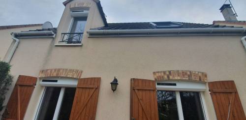 Installation de volets roulants solaires lors de travaux de rénovation de menuiserie - Brie-Comte-Robert 77170
