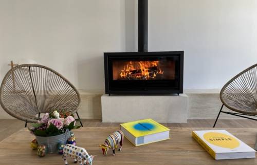 Une cheminée à foyer fermé