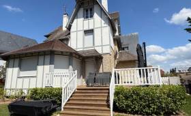 Le nouvel escalier en travertin