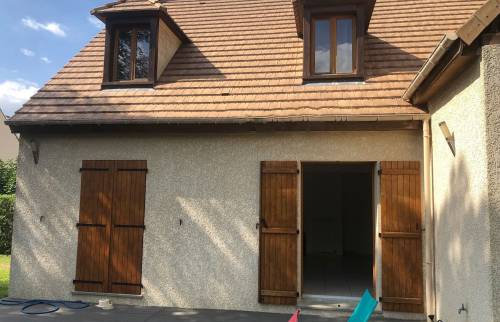 Vue extérieure pavilllon avant mise en place baie vitrée à MAGNY-LE-HONGRE (77700)