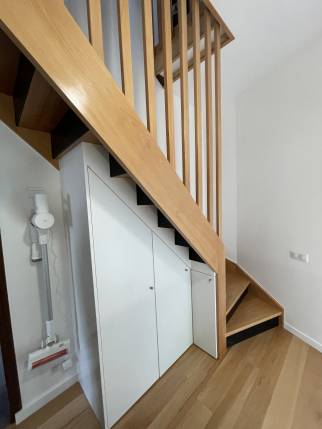 Placard sous le second escalier (Essonne 91)