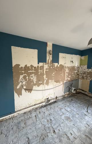 Dépose de l'existant, reprise des surfaces abimées