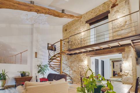 Réalisation d'un escalier métal avec coursive, en finition effet "rouillé", commune du Val de Saône