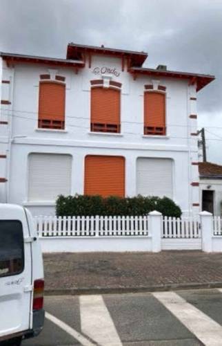 façade d'une maison blanche à Arcachon
