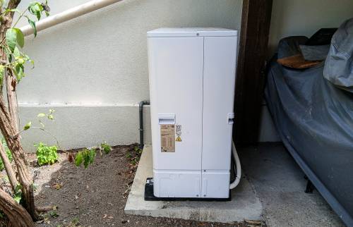 Groupe extérieur sur dalle béton