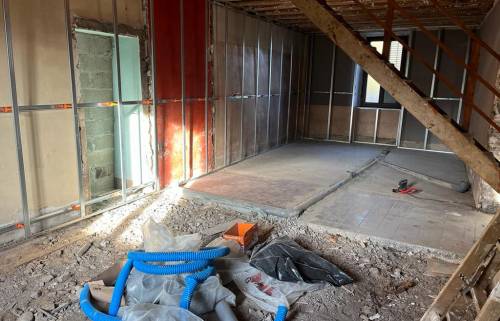 Plancher en travaux - architecte 73, concepteur urbaniste 73, maçon 73, plaquiste 73, peintre 73, carreleur 73, électricien 73, plombier 73, menuisier 73