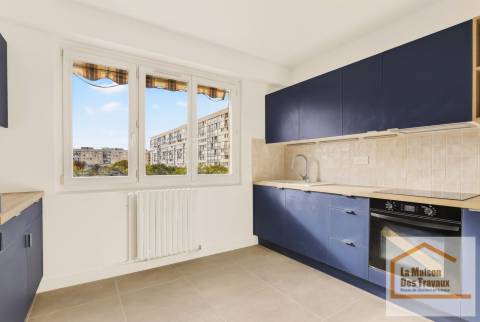 renovation-cuisine-gennevilliers-les-gresillons-02-cuisine-bleu-profond-apres