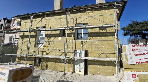 Travaux de rénovation énergétique avec pose d'ITE en cours - Servon 77170