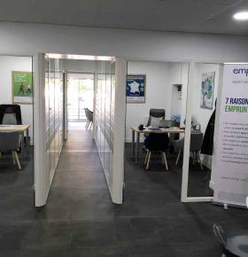Cloisons vitrées pour séparation des bureaux