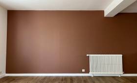 Mur peint en couleur chocolat après travaux de rénovation murale et ouverture de mur porteur - Nantes 44