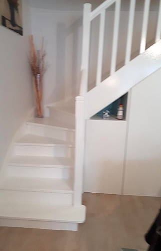 Escalier repeint en blanc