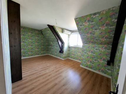 Chambre avant travaux de rénovation et décoration intérieure - Chalamont 01320