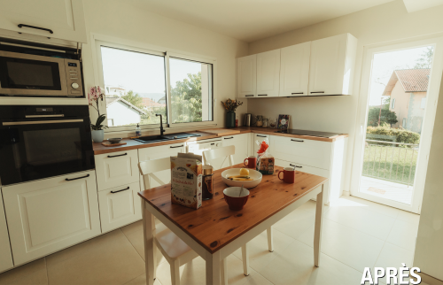  cuisine moderne Thoiry, rénovation cuisine Gex, cuisine blanche contemporaine, cuisine sur mesure Pays de Gex, travaux cuisine maison