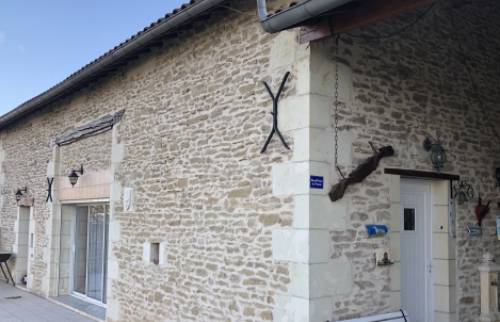 Nouvelles menuiseries avec ferronneries et pose toiture tuile dépendance longère pour carport à Saint-Ouen-l’Aumône (95310)