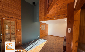 rénovation chalet années 70, transformation maison montagne, rénovation pièce de vie chalet, rénovation salle de bain montagne, accompagnement travaux montagne