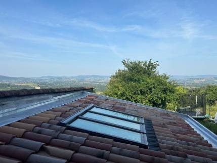 Toiture : vue finie avec verrière et zinguerie - Limonest