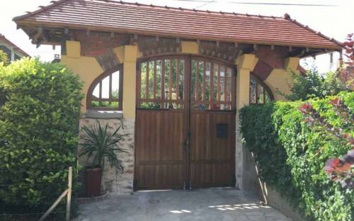 Portail sur mesure depuis l'intérieur de la propriété (Boussy-Saint-Antoine 91800)