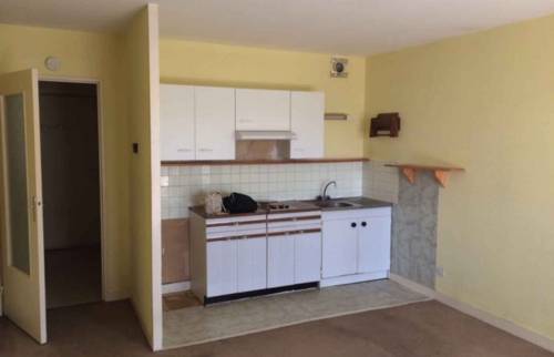 Cuisine salle à manger et pièce de vie avant rénovation - Nantes 44