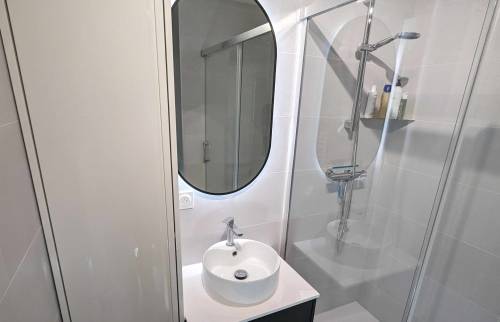 pose de fournitures de salle de bains