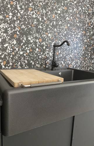 Implantation bac à évier et mitigeur style ancien 