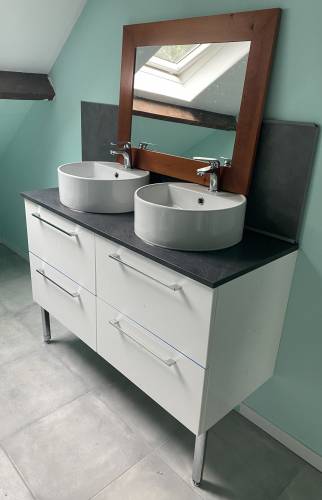 Mise en place des éléments sanitaires dans le salle de bain