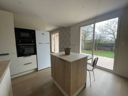 Nouvelle cuisine semi-ouverte après rénovation - Saint-Léger-sous-Cholet 49