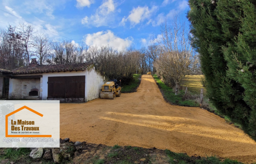 Aménagement d’un chemin privé à Saint-Caprais-de-Lerm – Pose de grave compactée pour un accès robuste et esthétique. 🔨