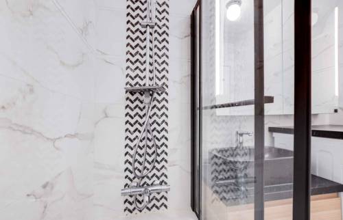 Rénovation de salle de bain à Clamart détail du carrelage