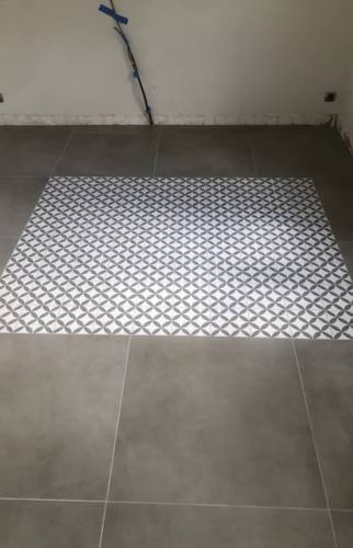 Carrelage avec insertion de motif