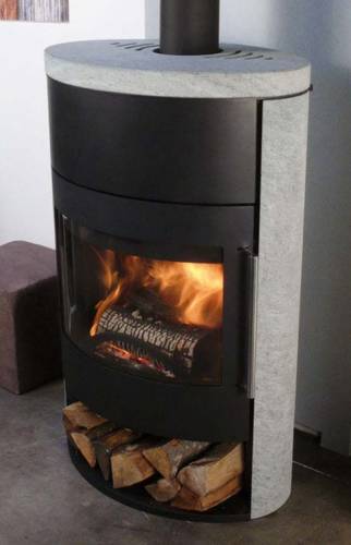 Zoom sur poêle à bois-bûches double combustion réserbois bois sous corps de chauffe - Pleyben (29190)