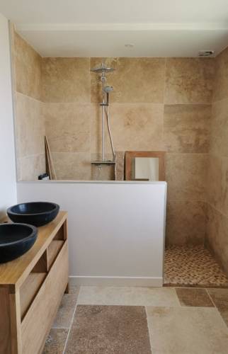 Rénovation salle de bain en pierre naturelle - Bain-de-Bretagne