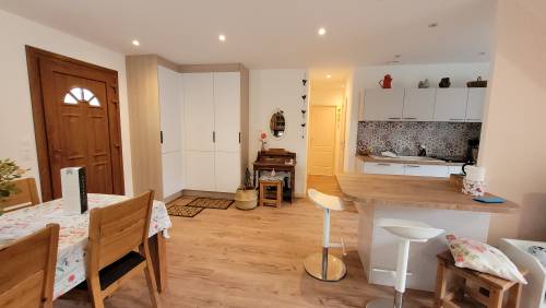 L'entrée et la cuisine ouverte