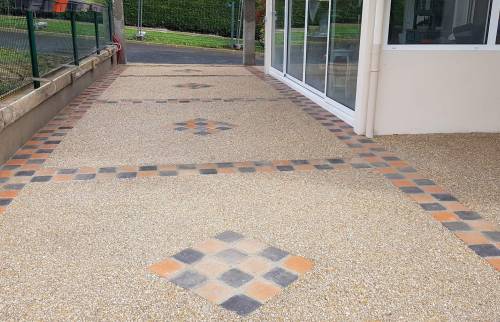Allée de jardin en béton désactivé 'Essonne)
