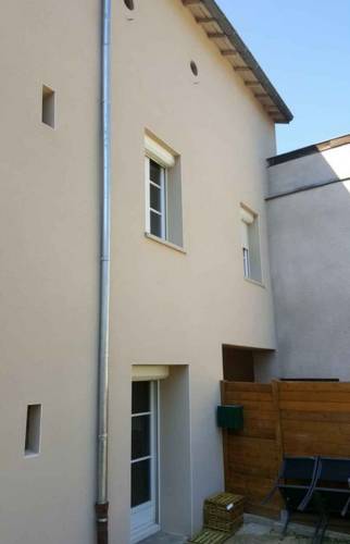 Ravalement d'une Façade en Pisé - Lyon / Francheville