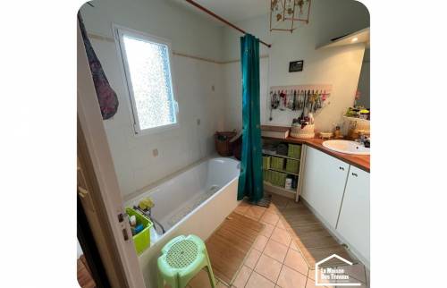 Rénovation totale d'une salle de bain avec son avant/après sur Sommervieu 14400