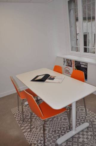 Espace de travail intérieur agence La Maison Des Travaux de Brie-Comte-Robert 77170